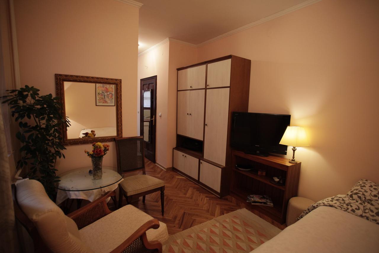 Studio Hram Belgrade Luaran gambar