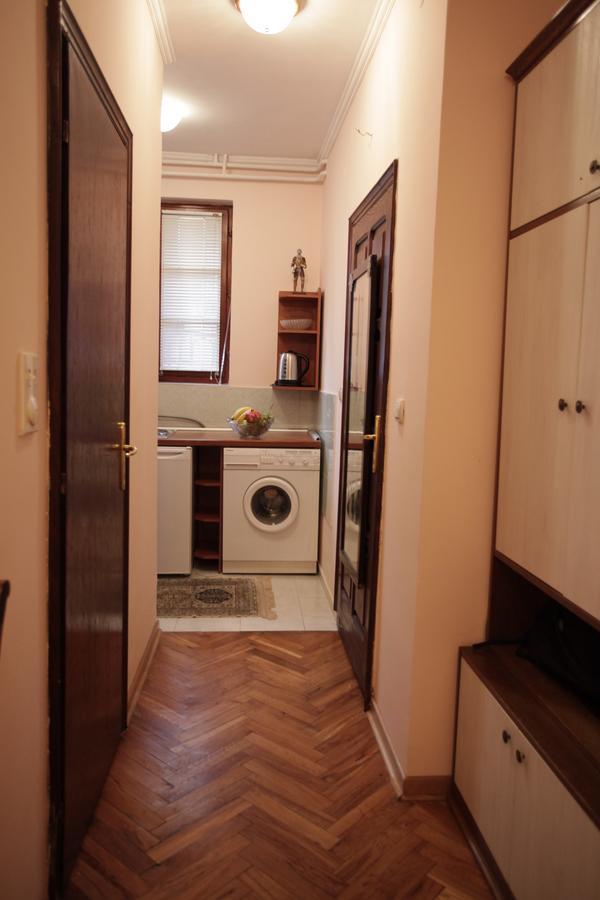 Studio Hram Belgrade Luaran gambar