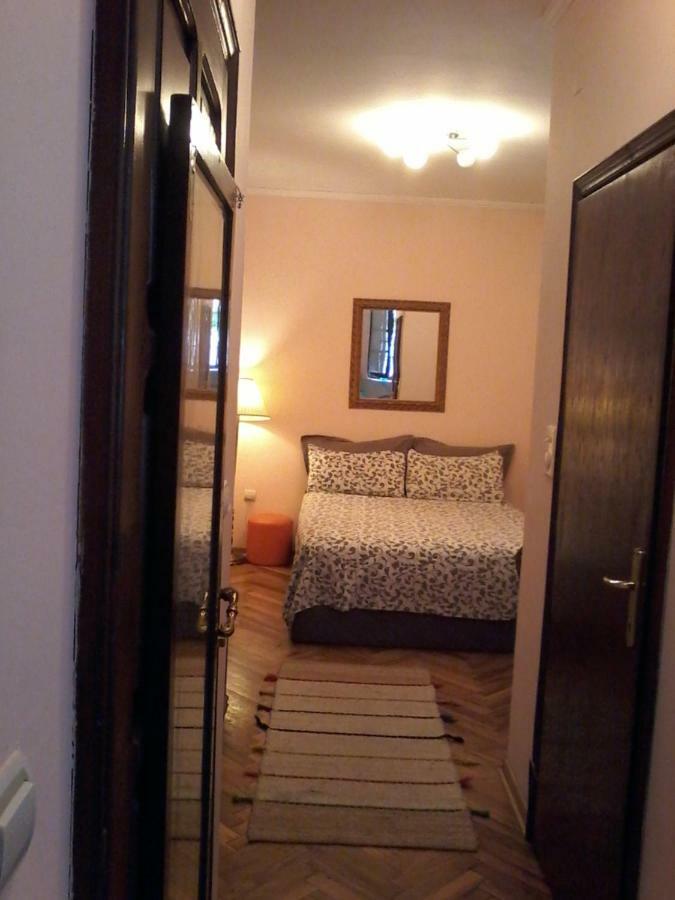 Studio Hram Belgrade Luaran gambar