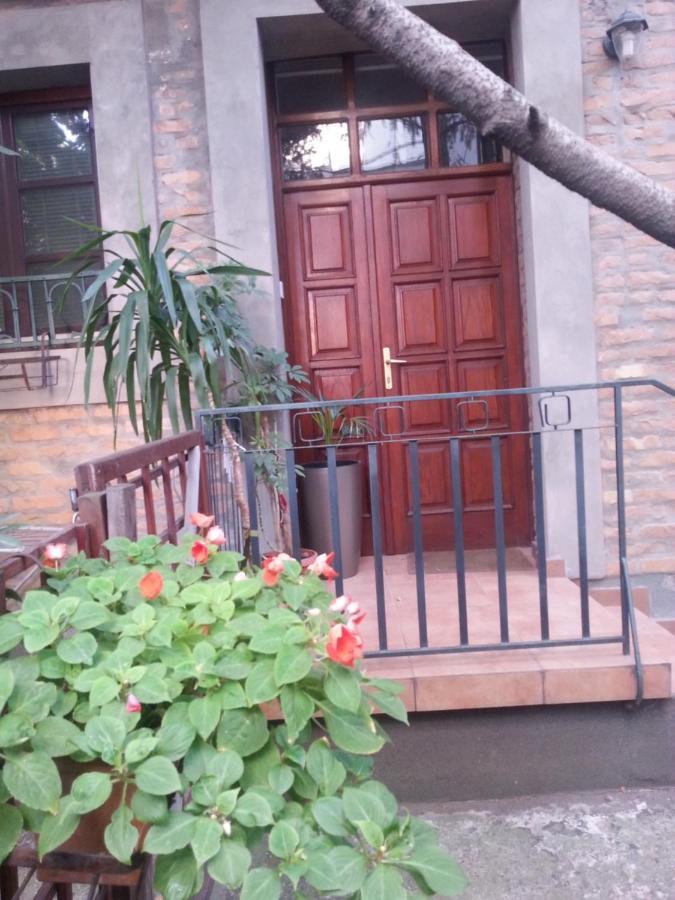 Studio Hram Belgrade Luaran gambar